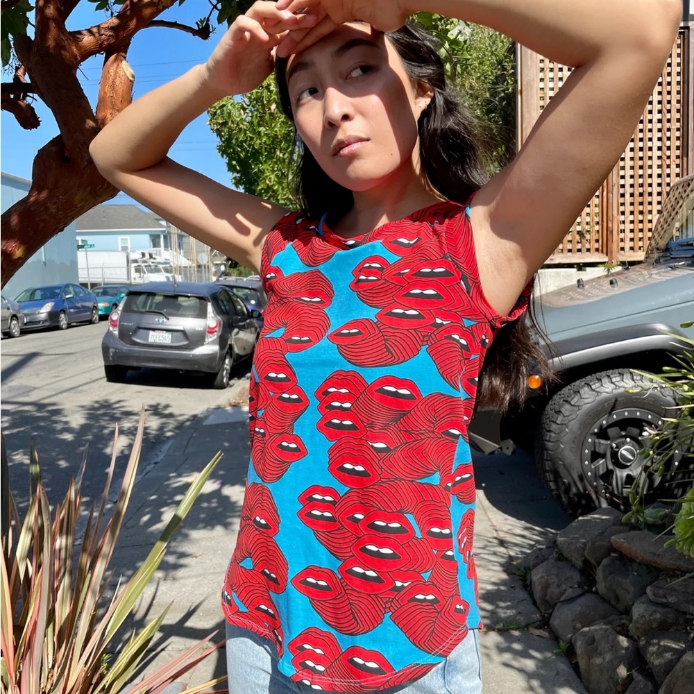 Nooworks Red and Blue Lip Print Muscle Tee - Picture 2 of 2